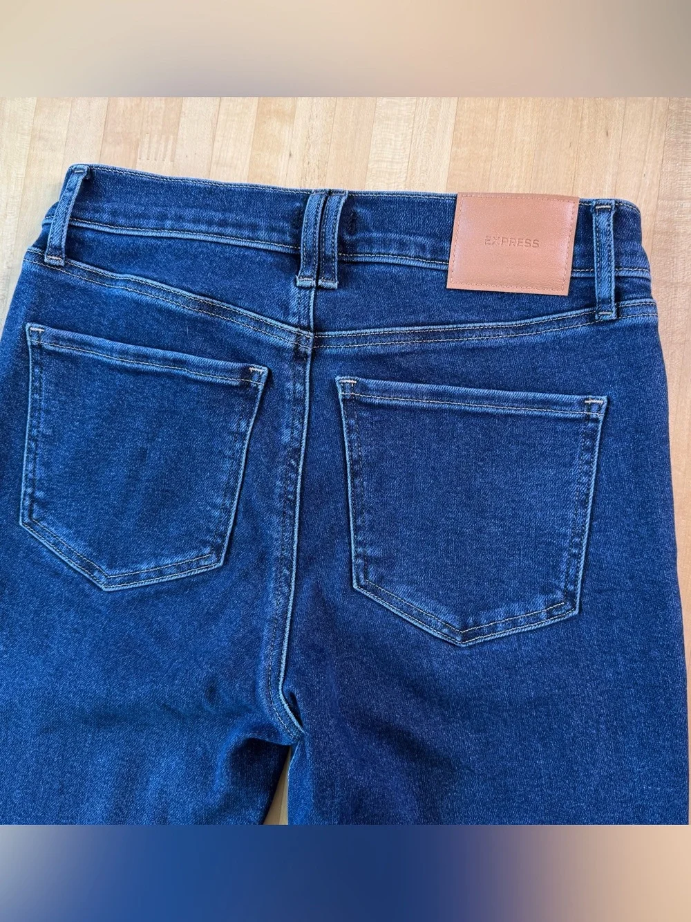 Express 70s Flare Mid Rise Hyper Sculpt Jeans 6R Dark Wash Stretch